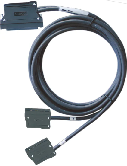 Cavo con cablaggio a nastro arcobaleno Siron X200 UL2651 28 AWG con connettori IDC.  Fili del cavo